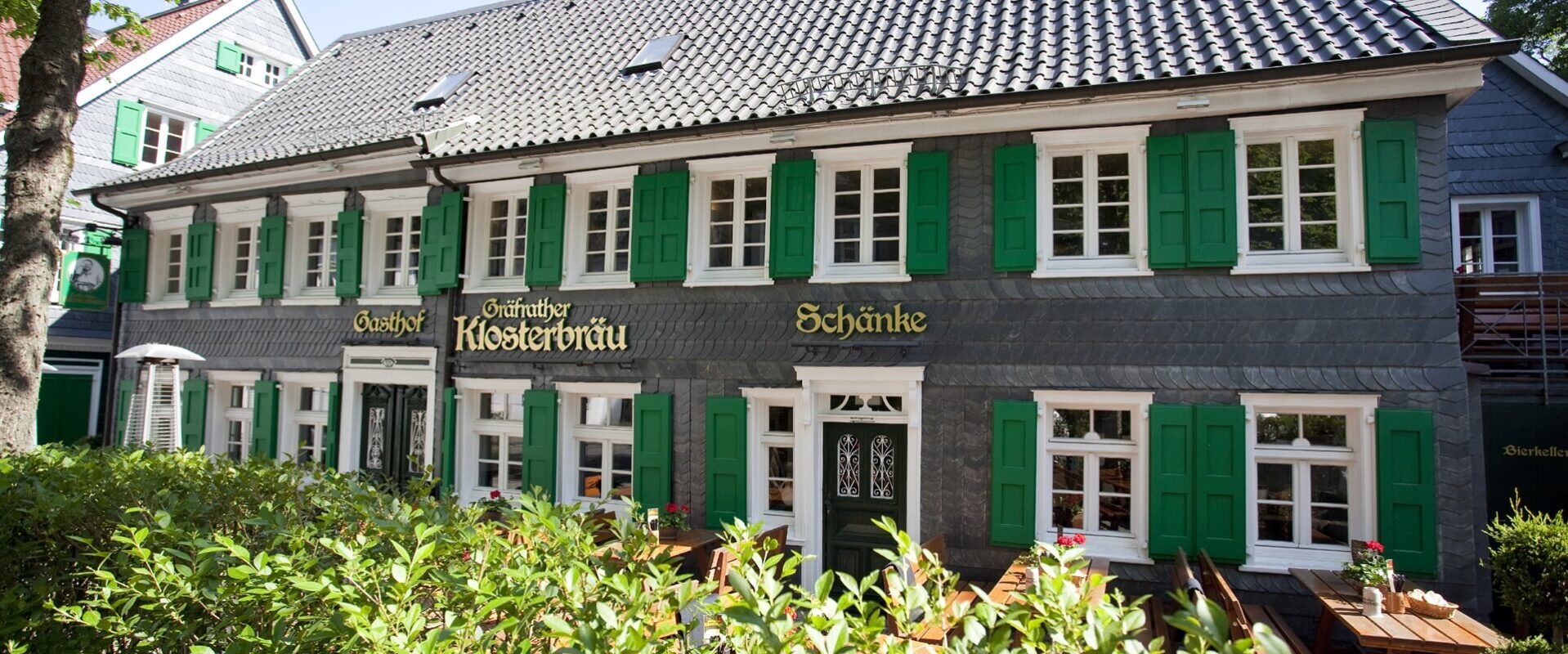 Brauhaus Gräfrather Klosterbräu -Außenansicht Sommer